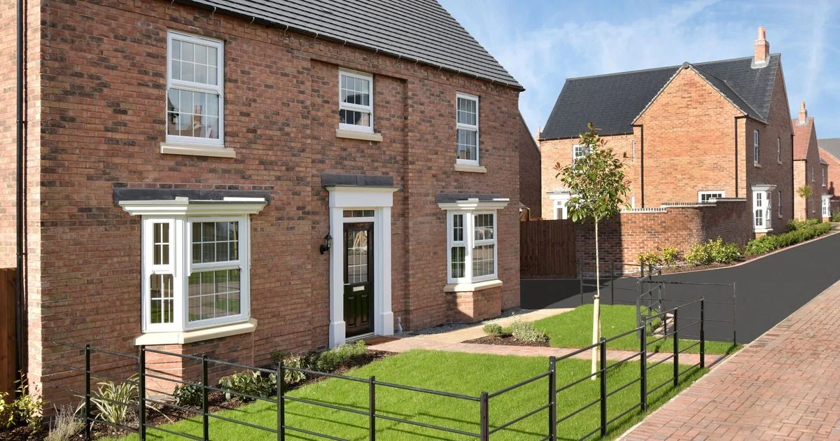 New homes and landscaped streets at Drakelow Park