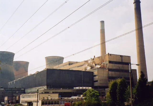 Drakelow Power Station before demolition, with cooling towers and chimneys visible